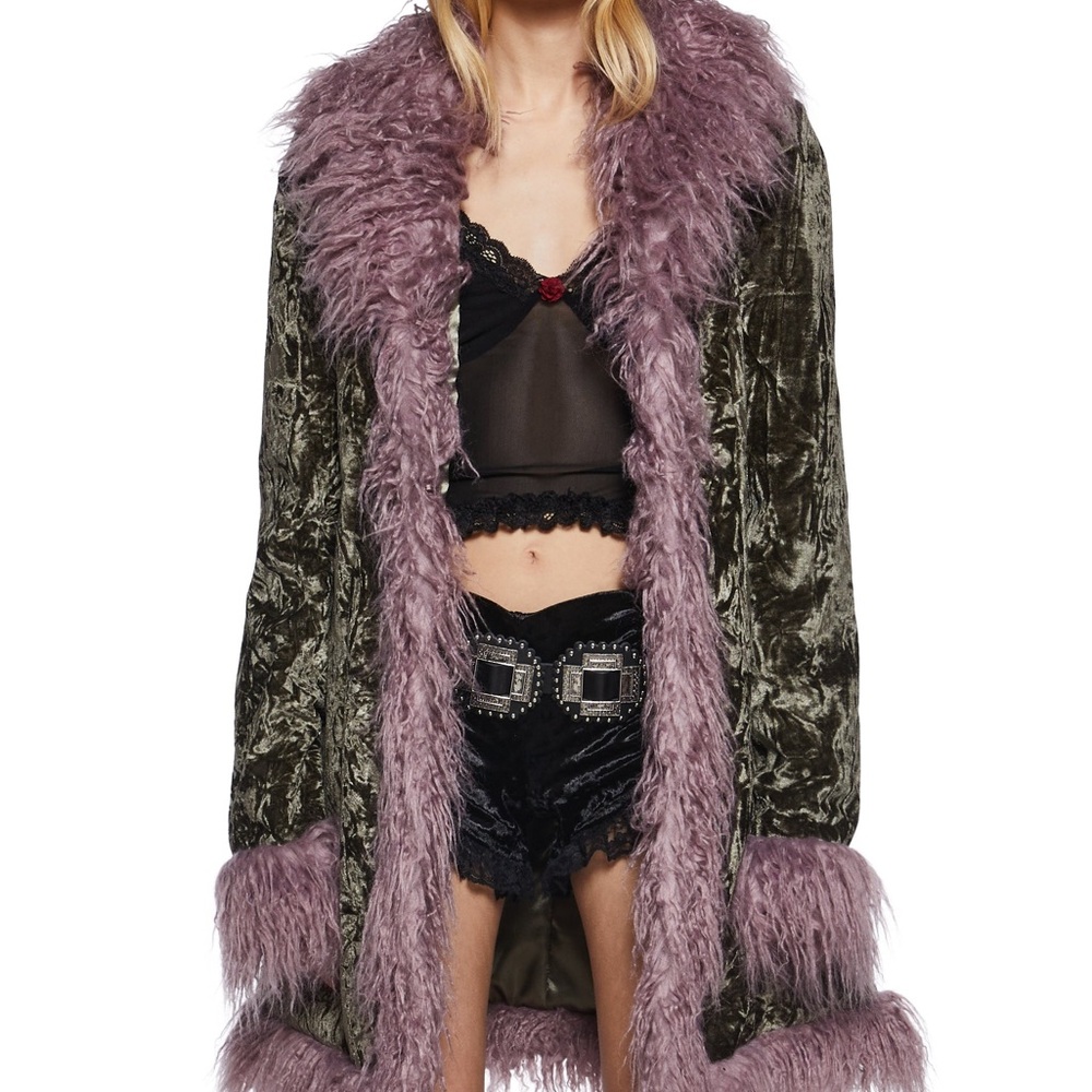 Art Magic Velvet Coat